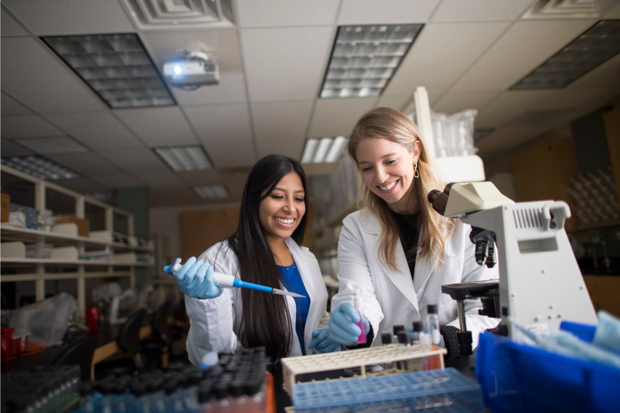 A GVSU student works with a faculty member in a lab.